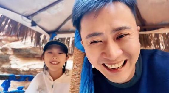 杨帆与女儿的张掖平山湖大峡谷探险：一场穿越时空的亲子之旅