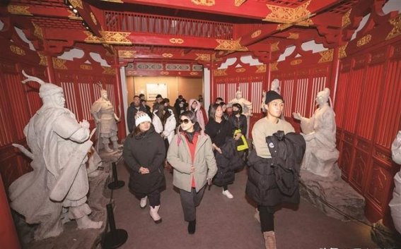 穿越千年时光的文化之旅——台湾青年参观吉木萨尔县北庭故城遗址