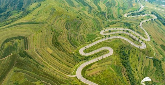 安丘天路：从云端到大地的自驾之旅