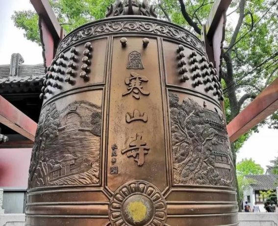 夜半钟声响起，心灵随之共鸣