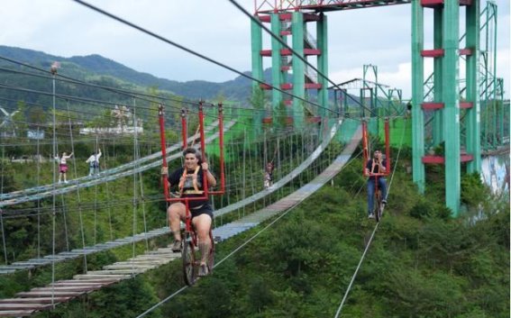 外籍网红探访福建苏家山村，尽享乡村版“迪士尼”探险之旅