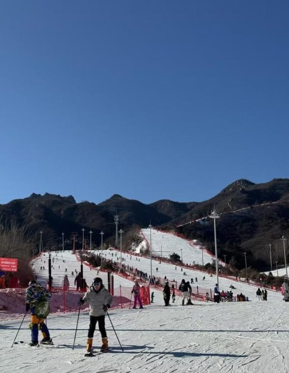 冰雪产业掘金，带动经济新活力