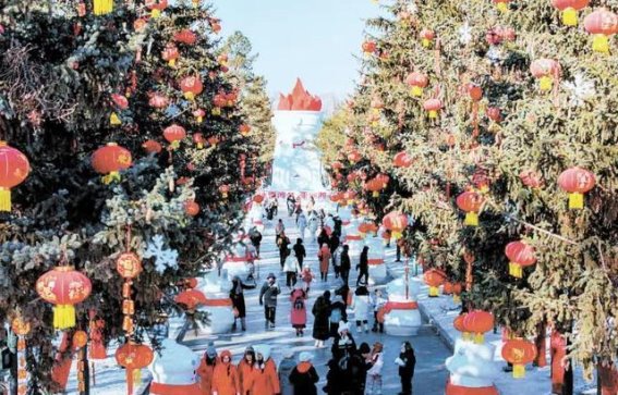 哈尔滨太阳岛雪博会：冰雪奇缘与欢乐时光