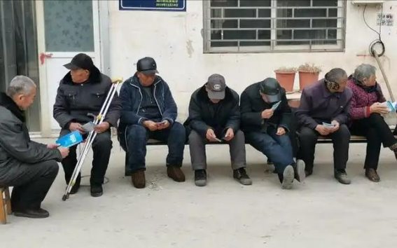 60岁后，早餐避免这两样食物，医生提醒老人要谨慎