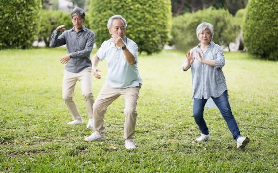 警惕！70岁以上长辈的健康警钟：这三个时间点不宜起床