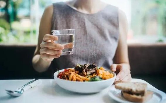 每天坐着锻炼10分钟，气血充足，消化顺畅，肝肾皆受益的金刚坐