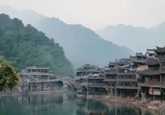 探访中国10座低消费、高颜值的宝藏小镇，你去过几个？