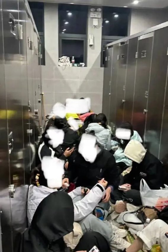 黄山之夜：厕所过夜引发的旅游反思