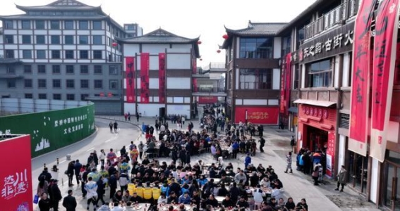 四川达州春节活动吸引万名市民欢庆新春