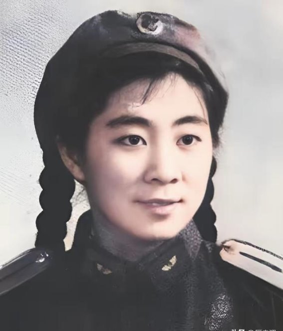 林豆豆：在风雨中绽放的坚韧与温暖