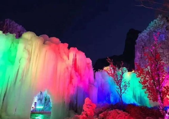平山冬季旅游活动启动：冰瀑灯光秀与四季魅力