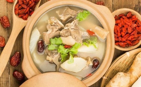 长期吃苹果能减缓三类疾病？医生建议：60岁后多吃这四种食物，降低生病风险