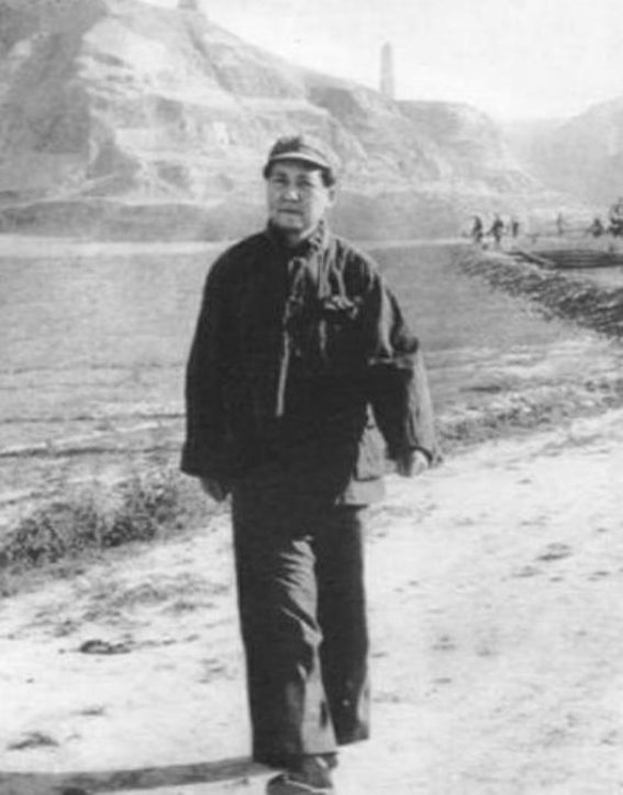 红军转移中的深情告别：毛泽东与贺子珍的感人瞬间
