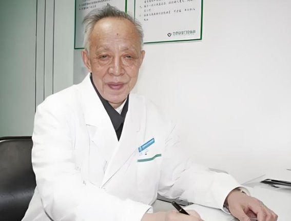 用中医智慧守护脾胃健康：名老中医危北海的传奇人生