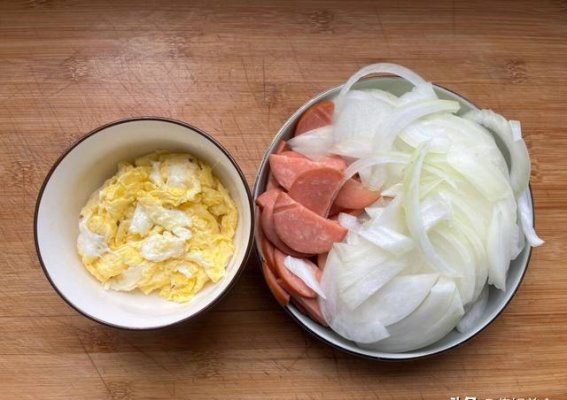 老两口一起做午餐，3道家常菜，成本15元，朋友们：太会过日子了