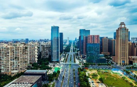 西部城市之争：成都与重庆的竞争透视