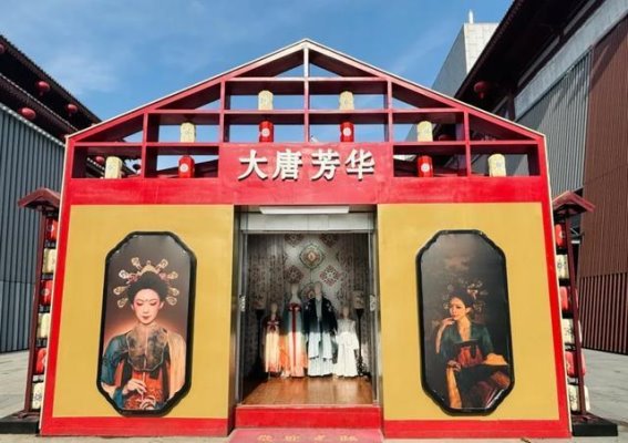 在大唐不夜城邂逅深秋的美好