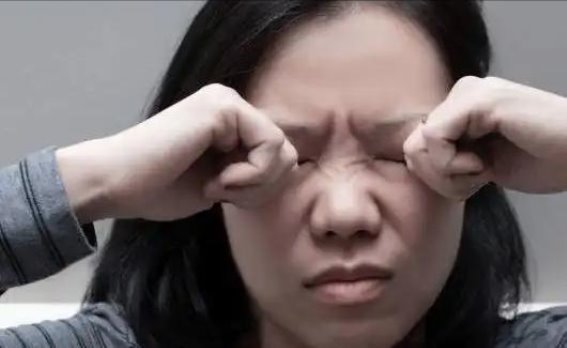 肝脏健康警示：眼睛的三大异常信号不容忽视