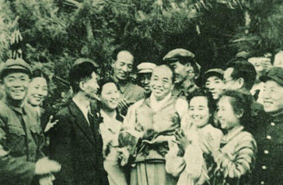 韩先楚的冷漠与坚持：从勇将到忠诚者的心路历程
