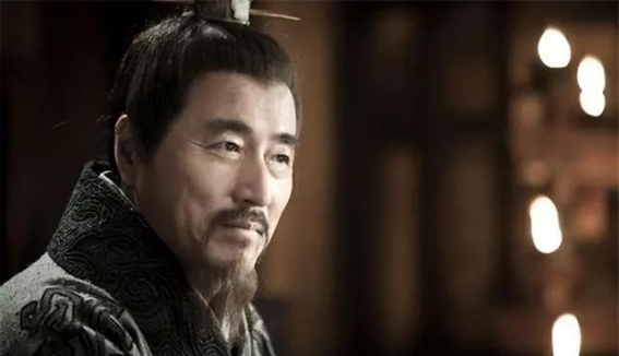 萧何与韩信的权谋较量：从辉煌到险境的惊险历程