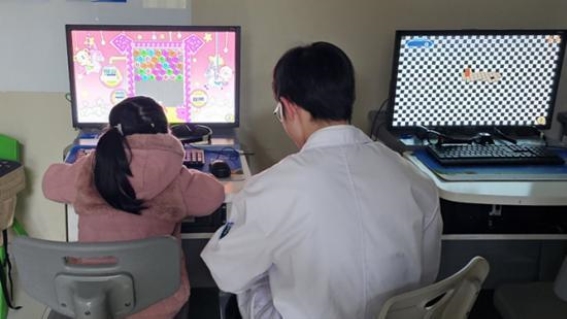 高度远视女童视力恢复之路：从0.15到1.0的蜕变