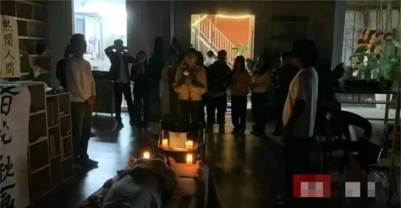 生死轮回：年轻人为何选择提前体验葬礼