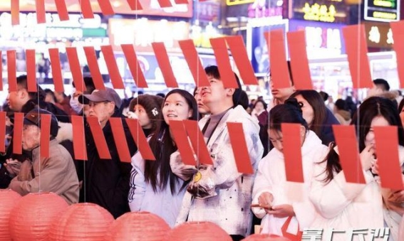 黄兴广场元宵夜的欢庆与传承