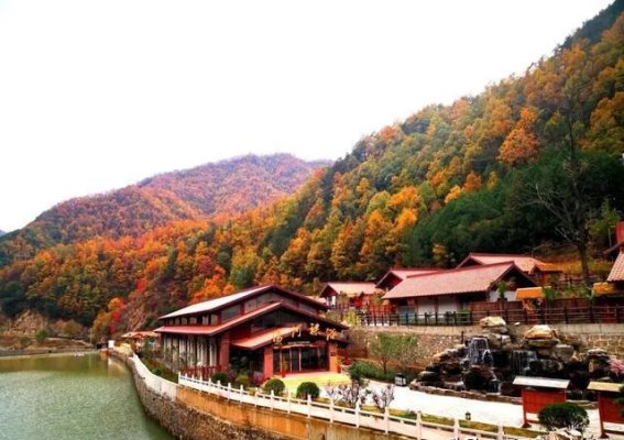 金秋时节，温泉养生的绝佳选择