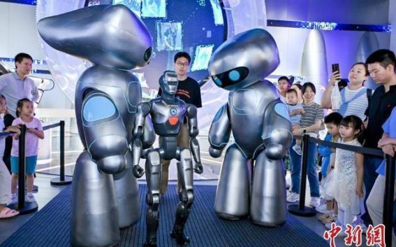 五一假期全国科技馆迎科普热潮 创新活动激发公众热情
