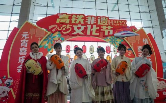 当高铁遇见非遗：自贡灯会与二十四节气灯笼点亮春运