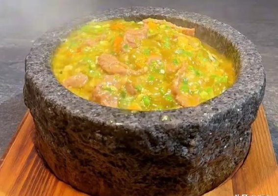 脆椒牛柳豆腐、蒜爆鱼、金丝松露菇排