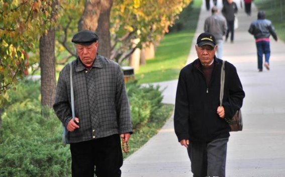 心脏健康的警示：背部异常可能是心梗的前兆