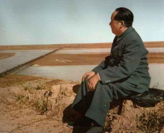 毛泽东身边的两个世界