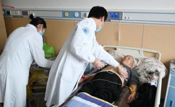68岁男子脂肪肝治愈的秘密：晚餐加了这些，5个月后医生惊叹