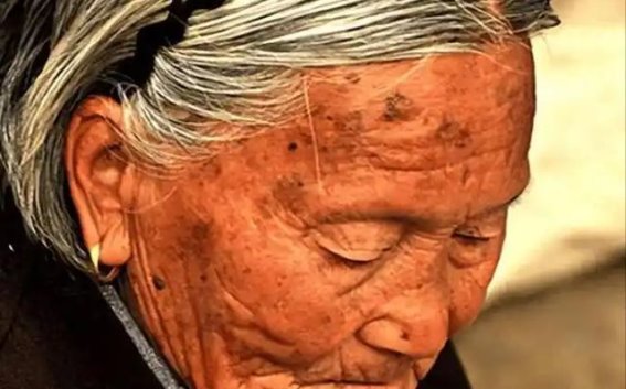 55岁后，出现这4种信号，意味着衰老的开始
