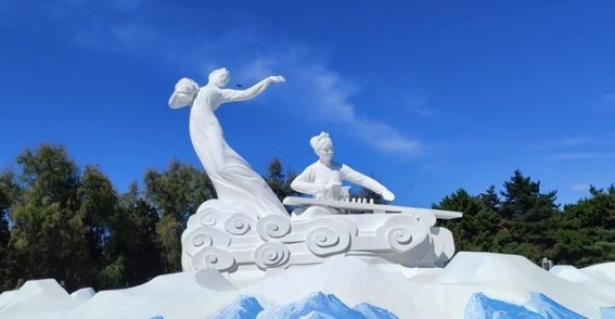 雪海冰原上，舞动的美丽与幸福