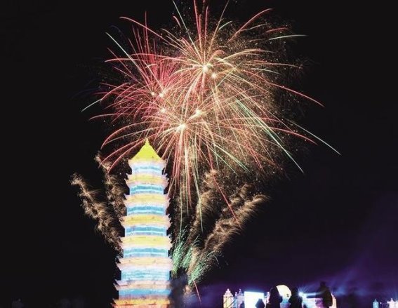 荧光跨年，迎接2025——呼和浩特的奇幻之夜