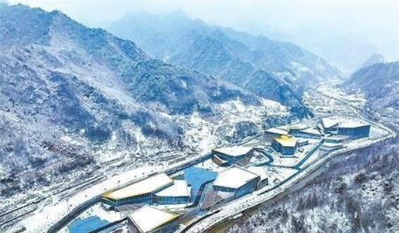 冬日青龙山：在雪的怀抱中与自然对话