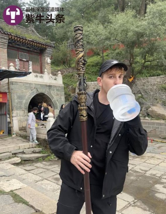 意大利小伙“洋悟空”探访山西古建筑：金箍棒下的文化瑰宝