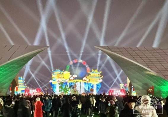 长影世纪城元宵节烟花秀，让浪漫照亮每一个夜晚