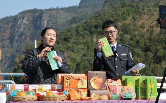 罗平“云游”之旅：普法与美景的精彩融合