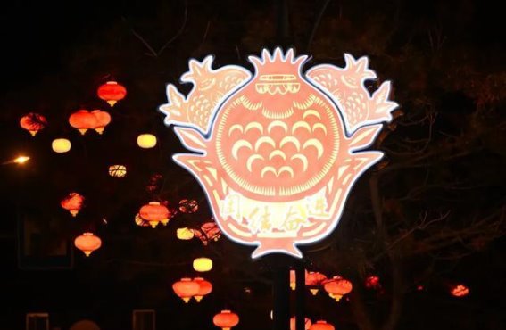 长春街头焕然一新，红灯笼与彩灯共舞节日气息