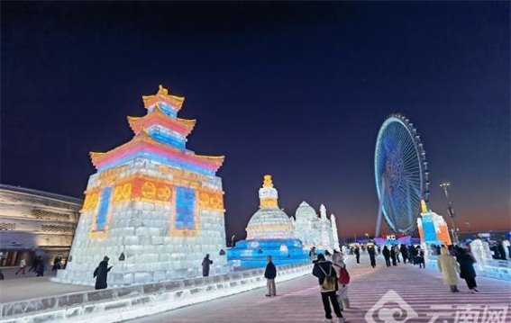 元宵之夜，冰雪大世界的梦幻光影