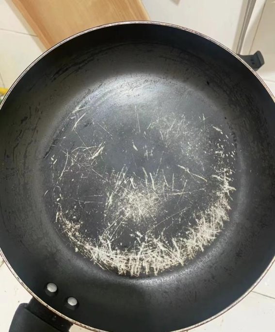 用了1年不粘锅，我果断换回了铁锅，不是矫情，是缺点太明显