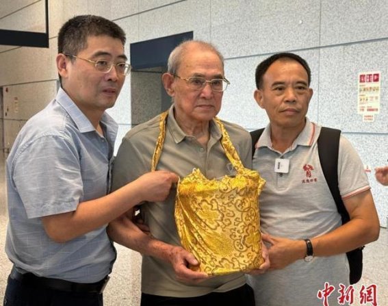 跨越海峡的思念：台胞魂归故里的感人故事