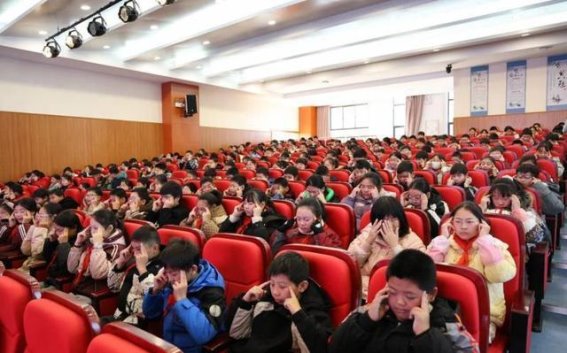 盐城市中医院专家走进步凤小学，传播中医药文化