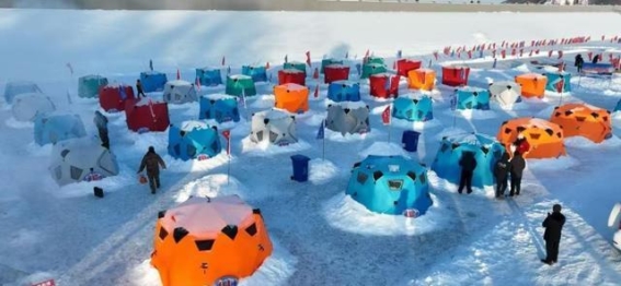 五大连池山口湖的冬日奇遇，雪景与冰雪活动的完美结合