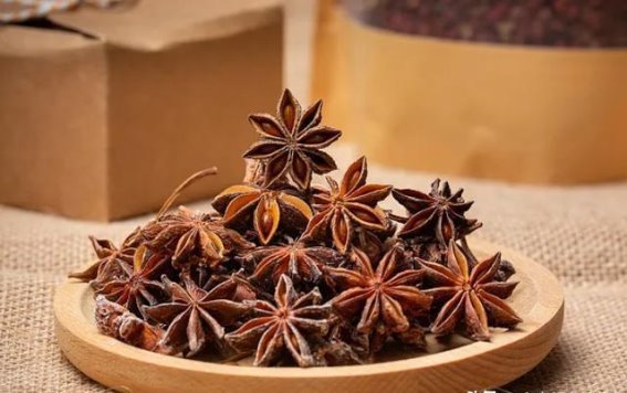 万物皆能卤”，只要放4种香料，卤肉出锅香气四溢，越卤越入味