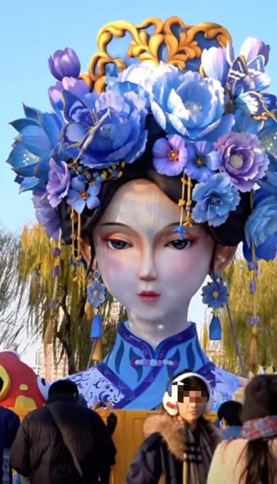 大明湖畔的“夏雨荷”花灯：传统与现代的完美融合