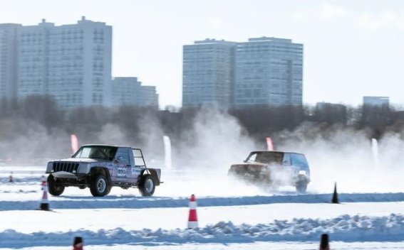 冰雪与速度的激情碰撞——2025长春冰雪短道汽车拉力赛暨冰雪汽车嘉年华
